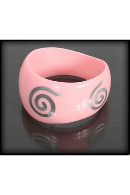 Różowa bransoletka z ozdobnymi spiralami - różowy