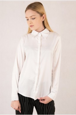 Gładka, biała koszula z przypinkami
